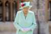 Новые фото Елизаветы II: 95-летняя королева в нетипичном наряде посетила конное шоу